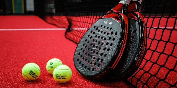 Quali integratori consumare prima, durante e dopo un allenamento di padel